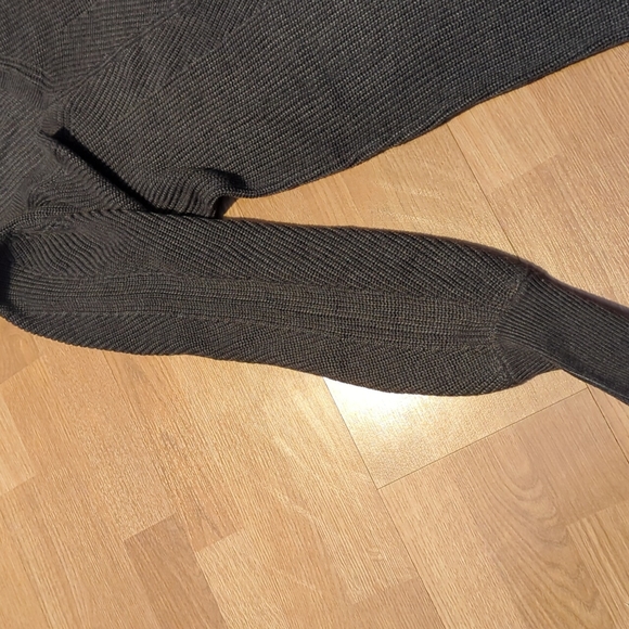 White House Black Market gray dress. Size Medium - Picture 6 of 9